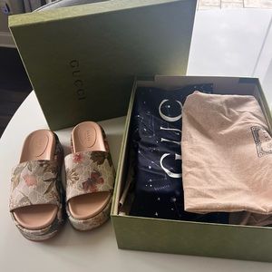 Gucci Women's GG Flora slide platform sandal in 37.5 (women’s 7.5)